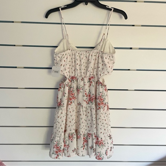 NWT Small pink floral mini dress with cutouts on the side - Picture 4 of 16